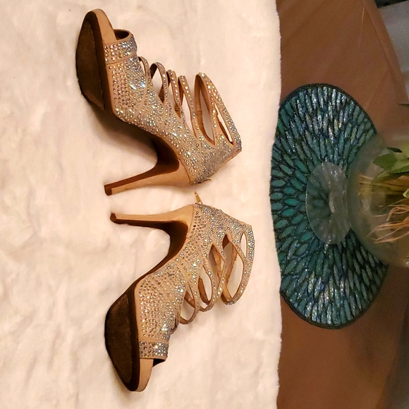 Gianni Bini Strappy Peep Toe Ankle heels size 5.5 M - Picture 7 of 7